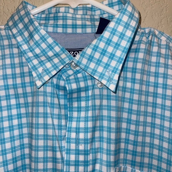 Medium NWOT IZOD feels like a fishing shirt blue and white
Button down collar - Picture 7 of 9